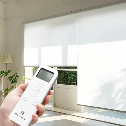창안애 전동 암막 롤스크린 거실 블라인드 (리모컨 1개 포함)