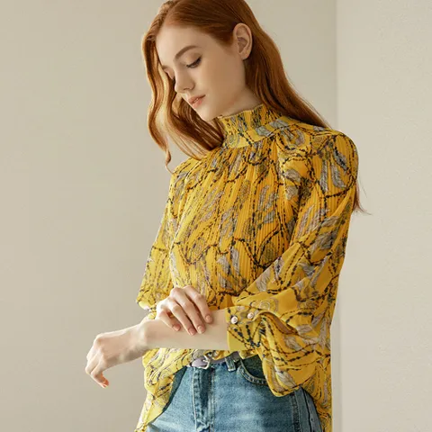 [마쟈] 옐로우 프린트 플리츠 하이넥 쉬폰 블라우스
