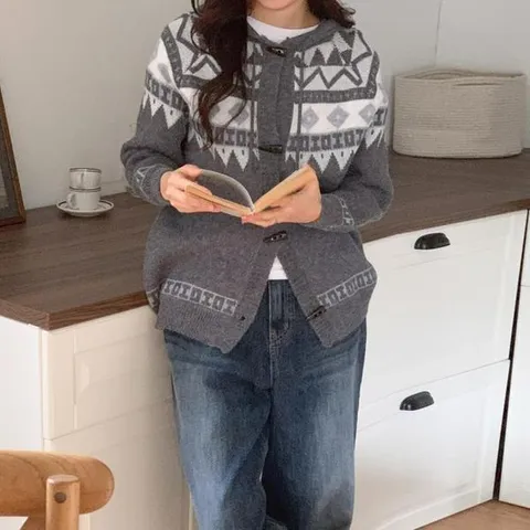 [하프클럽] 여자 떡볶이 스웨터 버튼 후디 패턴 가디건