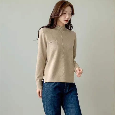 [하프클럽] 여성용 빨간색 물결 패턴 하이넥 니트 포켓 언발란스 디자인