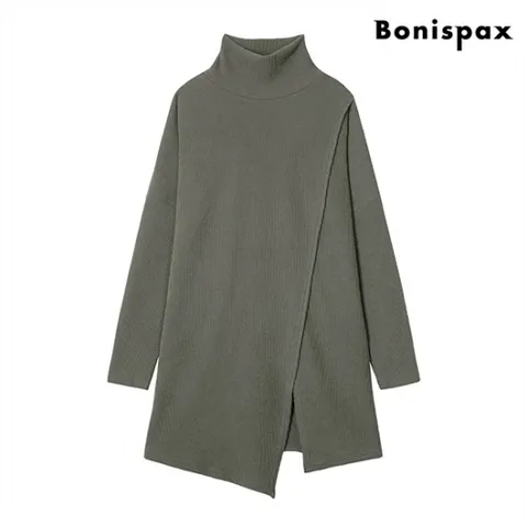 정상가:59,000원 ㅣ 사선 트임 루즈핏 반폴라 티셔츠 (XO4LW012L0)