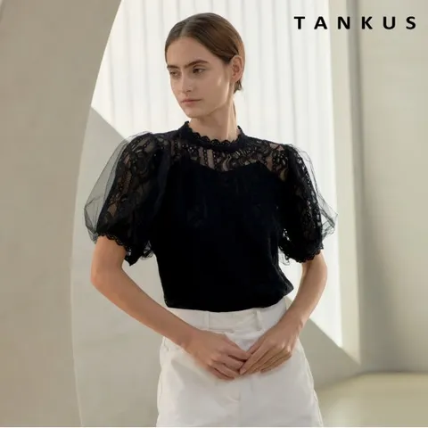 정상가:59,000원 ㅣ 시스루 레이스 퍼프 소매 반팔 블라우스 (TX2BL047L0)