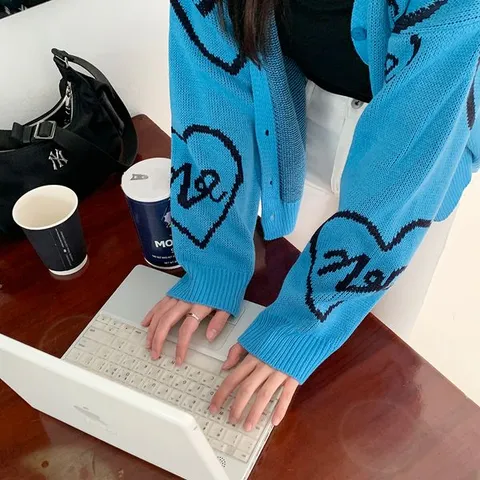 [하프클럽/테라나 오버핏 레터링 하트 브이넥 니트 가디건 (5color)