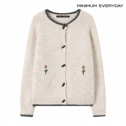 정상가:79,000원 l  에브리데이]플라워 자수 다이아 엠보 울 가디건 (EB4CK016D)