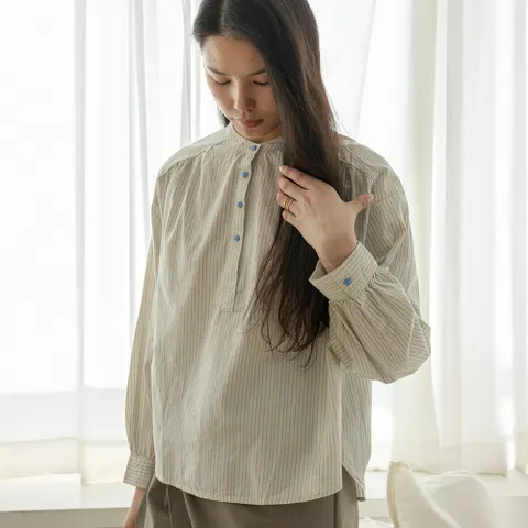LS_Blue vertical striped crew neck shirt_IVORY
