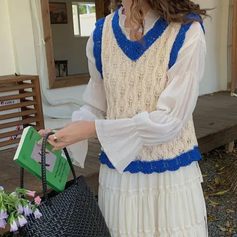 [브리치]  / 뜨개 짜임 물결패턴 브이닉 니트 베스트 조끼