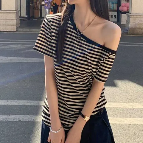 [하프클럽/모노무드] 루즈핏 오프숄더 스트라이프 티셔츠