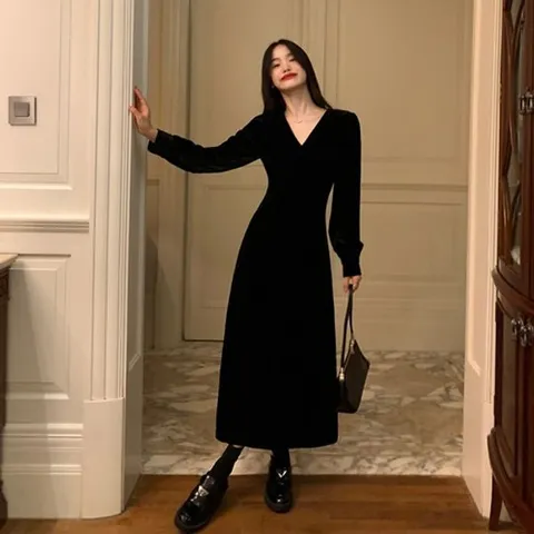 [하프클럽] 단감 겨울 벨벳 하객원피스 가을 연말 파티룩 브이넥 상견례 피로연 블랙 롱 원피스