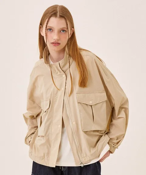 크롭 하이넥 점퍼 LIGHT BEIGE (LO2JF202-004)_GJA