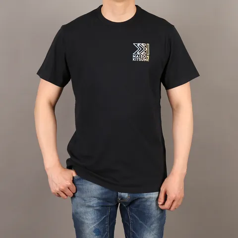 MUST IT_20SS 메종 키츠네 남성 모노그램 로고 반팔티 블랙 EM00158KJ0010