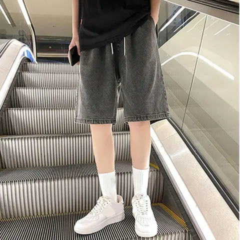 자연스러운 핏 편한 허리밴딩 남성 와이드 흑청반바지