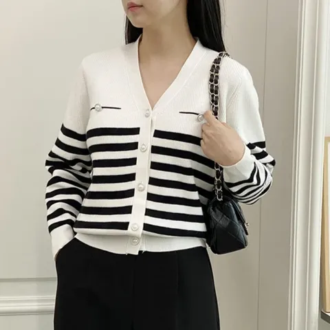 여자 면원단 FW 실버포인트 버튼 단가라 V넥 가디건