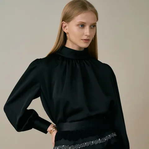 JENNIE Semi high-neck shirring blouse