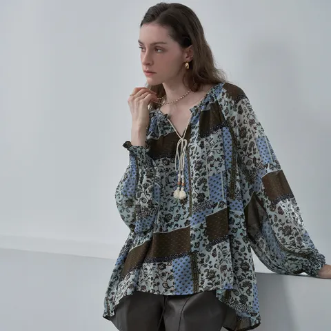 공식몰 [정상가 79,000원] 에스닉 패턴 배색 수술 블라우스 LM10BL106L