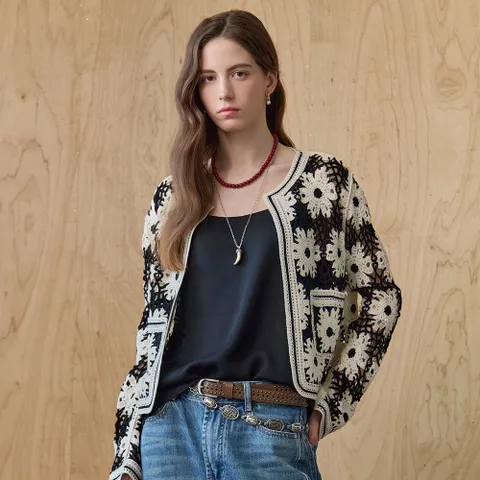 플라워 크로셰 라운드넥 니트 가디건