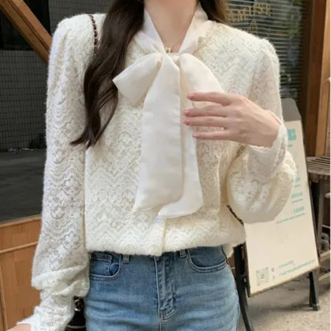 [하프클럽] 여자 겨울 기모 레이스 크림 블랙 리본 블라우스