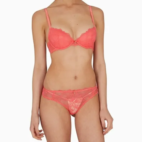 [롯데백화점][엠포리오 아르마니 언더웨어]레이스 리무브 푸쉬업 ABCD컵 브라 삼각팬티 세트 (0825185511-11511)