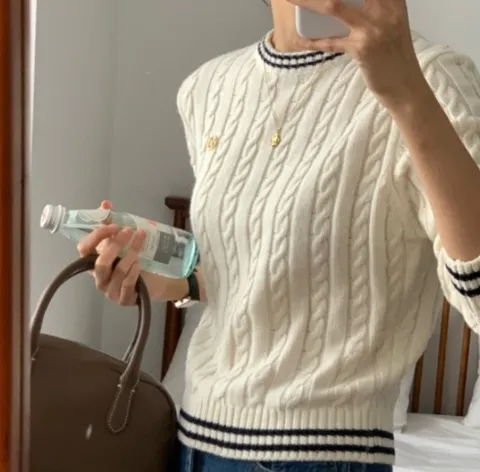 에이미 케이블 배색 스트라이프 라운드넥 스웨터