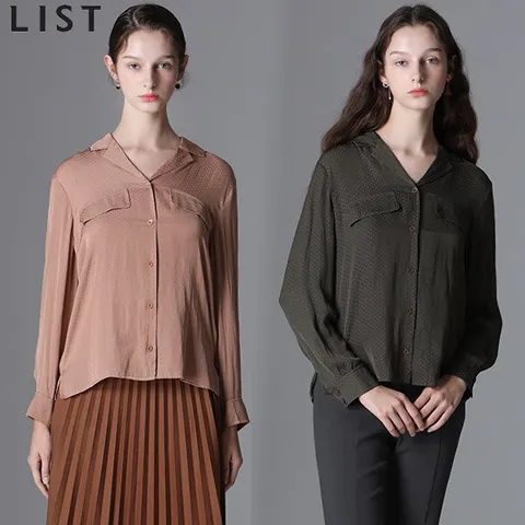 스칼렛 새틴 오픈카라 도트 블라우스