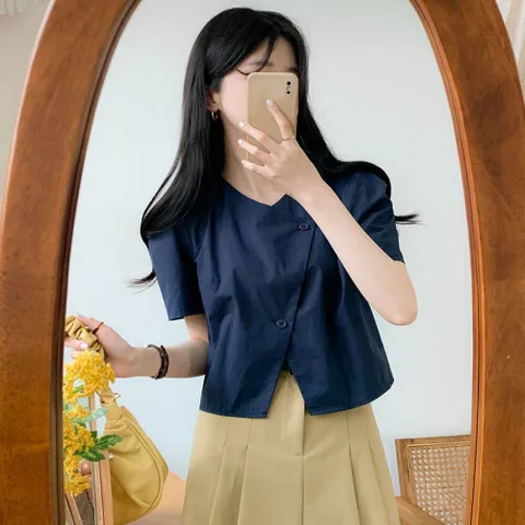 [브리치] 박남매 / 사선 브이넥 반팔 크롭 블라우스 P0052002