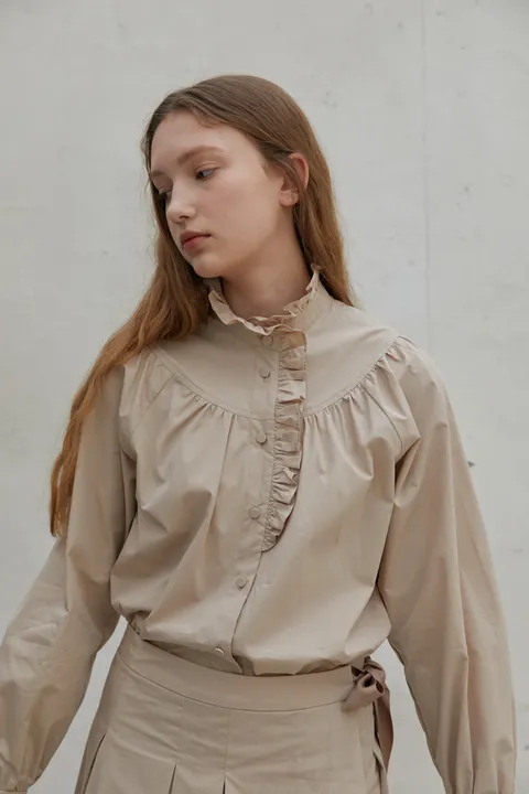 circle frill blouse-beige