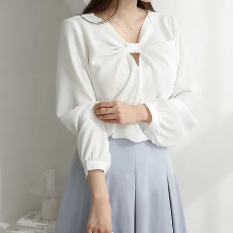 [신상오픈런] 꼬임 브이넥 하늘색 루즈핏 흰블라우스 긴팔셔츠