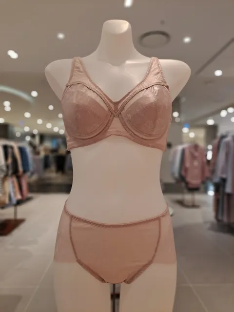 비너스 어깨와 등부분이 편안 매쉬쿨 보정브라팬티세트 VGBM130AVPTM130C 428515