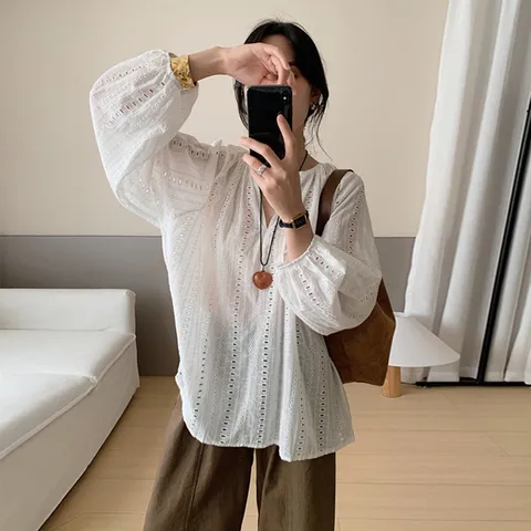 브리슨 아일렛 펀칭 블라우스