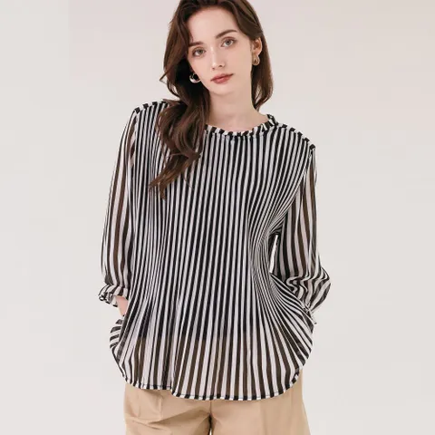 [패션플러스 단독상품] 스트라이프 쉬폰 플리츠 블라우스
