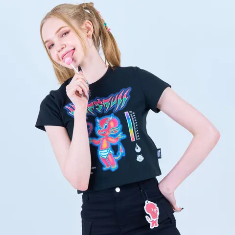 [무케] _크롭티 핫스터프 블랙 크롭 티셔츠 유니버셜스튜디오 캐릭터 반팔 면티