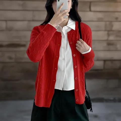 [다잇템] 여성 라운드 빨간 트위스트 FW 일상룩 카디건