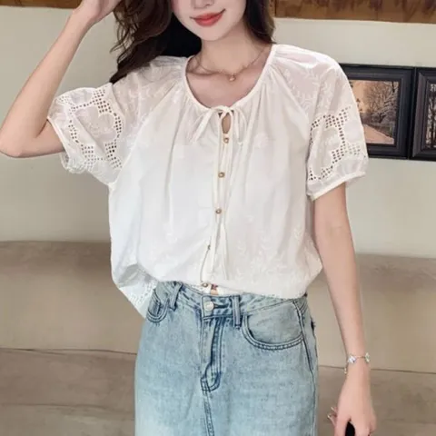 [하프클럽/여자 아이보리 리본 펀칭 꽃자수 반팔 블라우스
