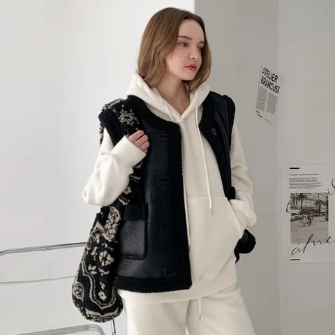 바스카라 시어링 포켓 무스탕 베스트 (2colors) VCOAT_037