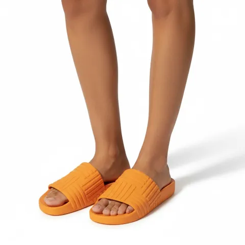 러버 슬라이드 슬리퍼  690039 V1O60 7593