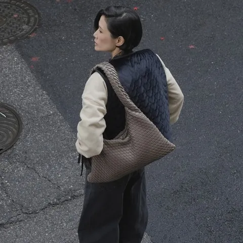 [정상가 168,000원] 텍스쳐드 호보 백 5컬러