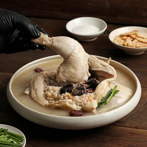 능이품은 한우사골 누룽지 삼계탕 1.1kg