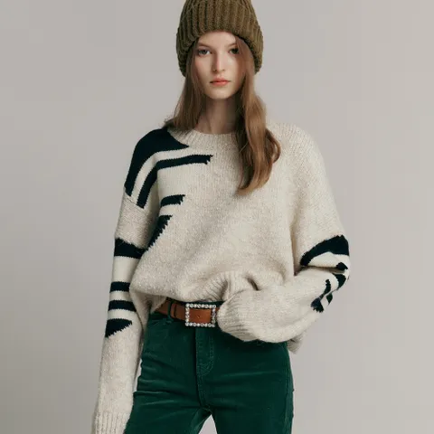 [마쟈] 패턴 블록 루즈핏 크롭 라운드넥 니트