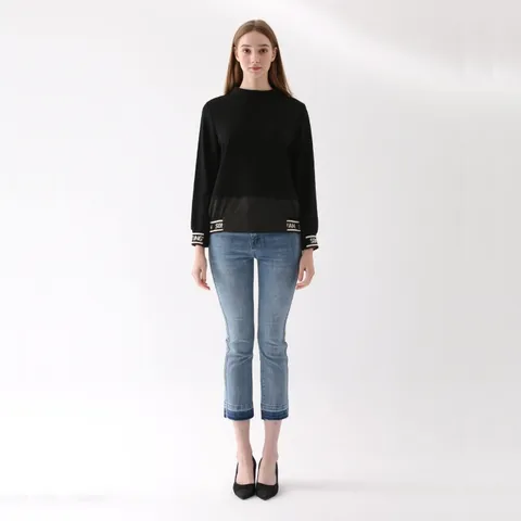 [롯데백화점][손정완]24년 가을 겨울 데일리룩 배색 레터링 티셔츠 ZDR43060