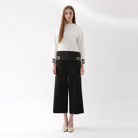 [롯데백화점][손정완]24년 가을 겨울 데일리룩 배색 레터링 티셔츠 ZDR43061