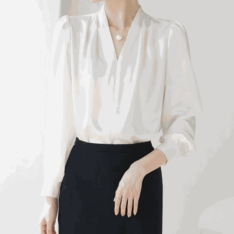 [하프클럽] 보구만 새틴 브이넥 셔링 블라우스 봄 화이트 블루 빅사이즈 하객 정장 면접 블라우스 올드머니룩