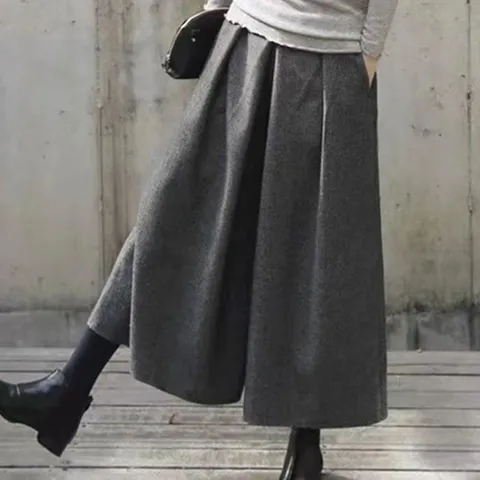 [오노마] ONM 여성 핀턱 스커트형 팬츠 와이드 뒷밴딩 8부 바지 (31454086)