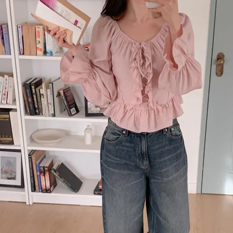 [신상오픈런] 보헤미안 라운드넥 프릴 공주풍 올셔링블라우스