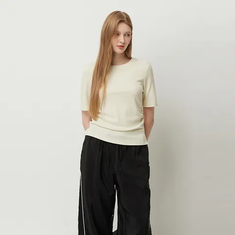 [본사] [Online Exclusive] 사이드 셔링 반팔 티셔츠_SATSE1541IV