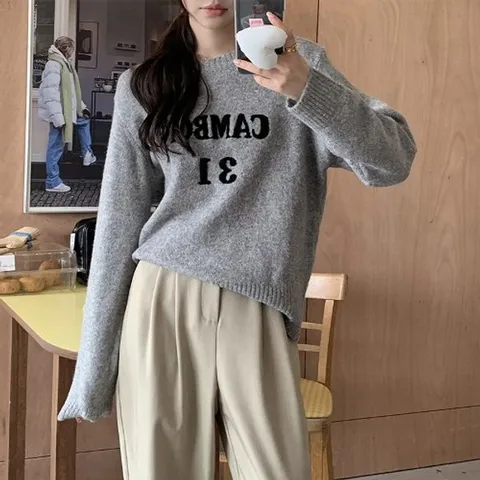 [하프클럽/제이0]( 2Color) 레터링 라운드 긴팔 니트