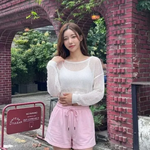 펀칭 크롭 니트 탑나시 세트 여성의류 페미닌룩 캐주얼룩 데이트룩 데일리룩 페미닌룩