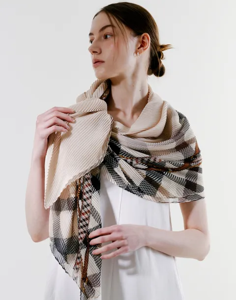 [선물포장] 브라운 체크 플리츠 숄 스카프 DCSC4E775 463691