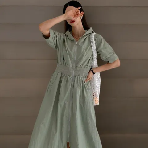 [신상오픈런] 여성 반팔 후드 아노락 허리 조임 롱드레스