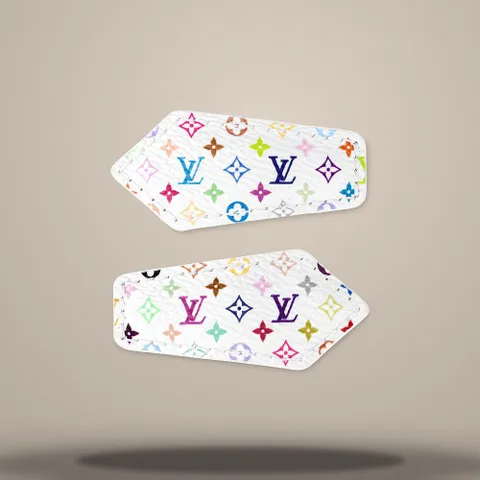 MUST IT_ LV x TM 모노그램 멀티컬러 미니 LV 백스테이지 헤어 클립 화이트 M02496