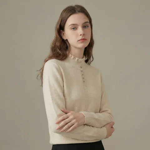 클라셰 프릴골드버튼니트_B5W0497