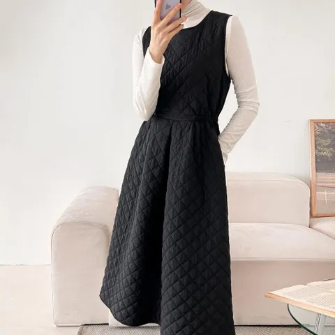 [신상오픈런] 여자 라운드넥 블랙 겨울 패딩 나시 롱원피스